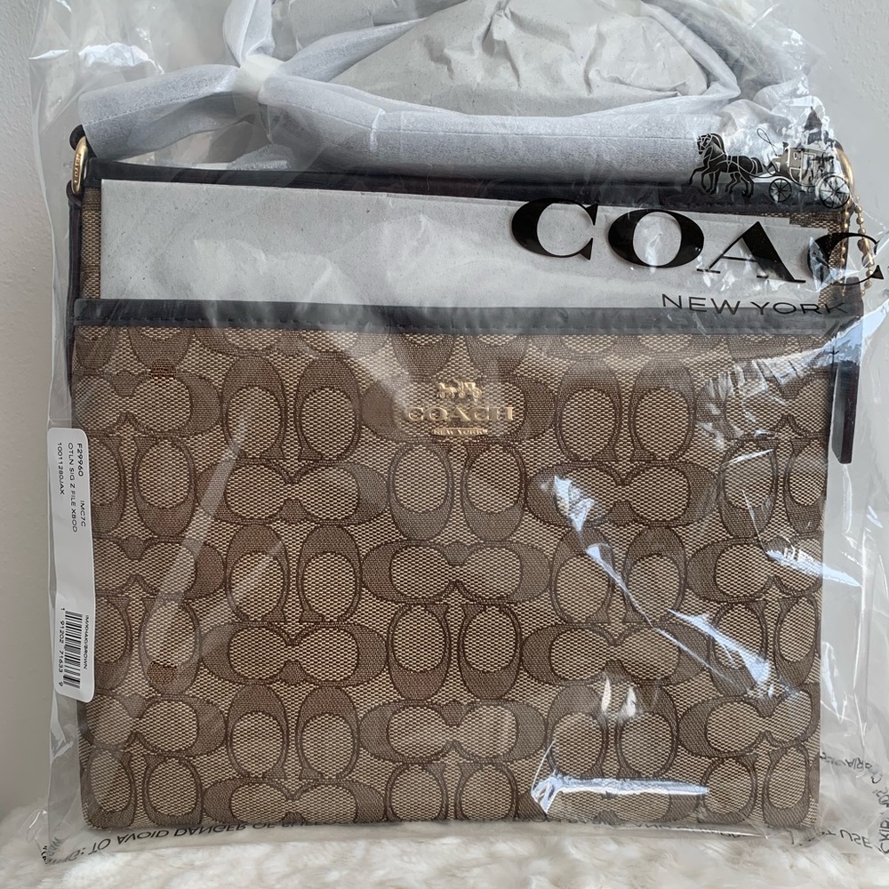 SOLD!! 💞COACH File Crossbody Signature Jacquard - Picture 5 of 5